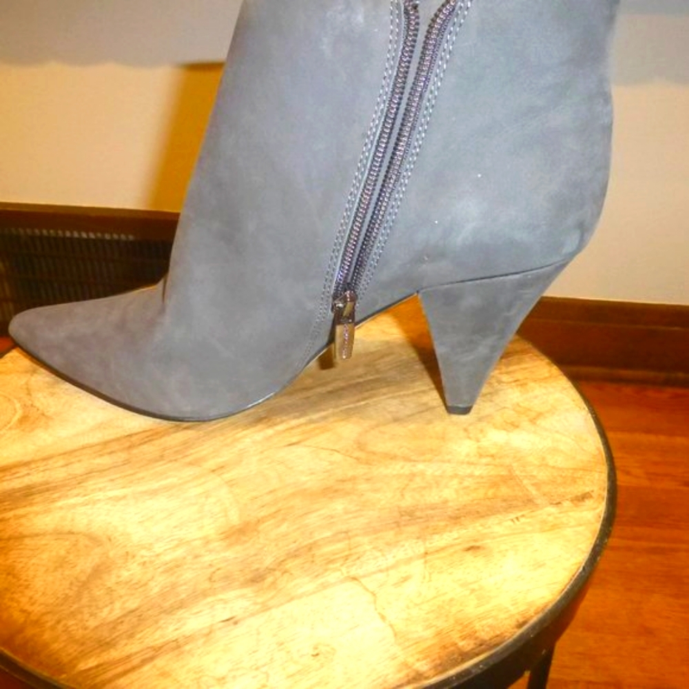 Suede Leather Charcoal Boots Size 10 Vince Camuto Grey Size EUC - Picture 7 of 15